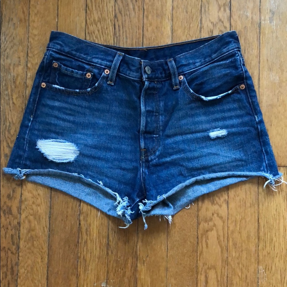 LEVIS SHORTS SZ 28